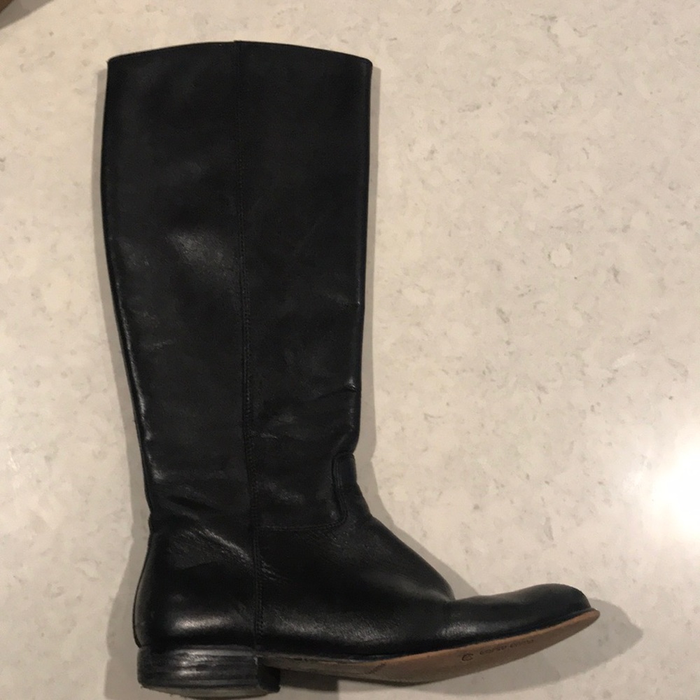 Black leather boots with side zip and 1 in heel